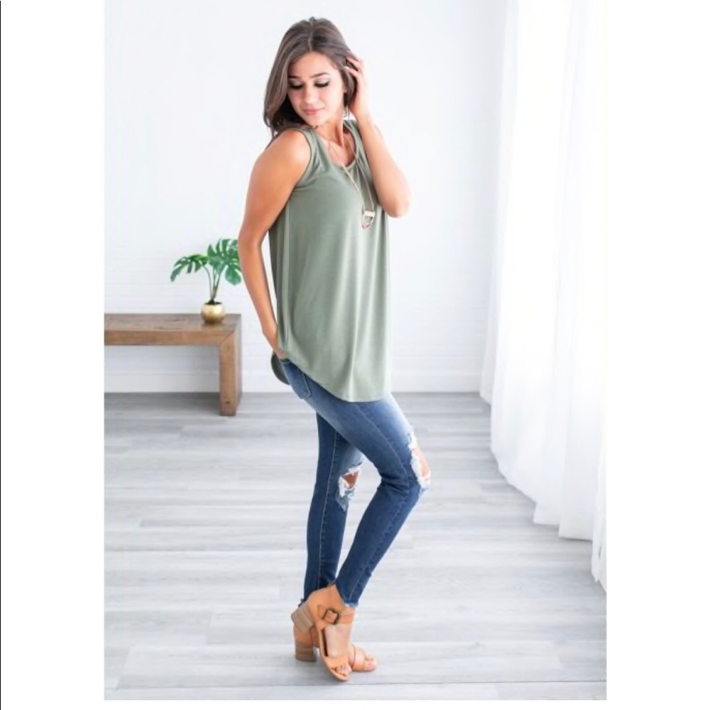 Rounded Hem Tank - Picture 3 of 4